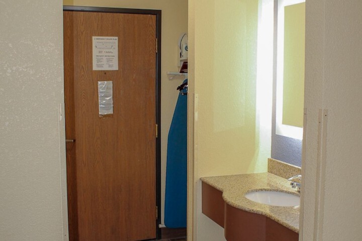Room 9 of 25