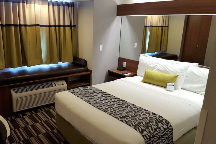 Microtel Inn & Suites by Wyndham Bellevue / Omaha