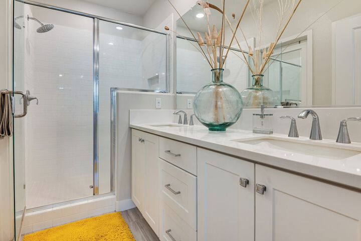 12 Mi to Dtla! Multi-level Charmer w / Pool Access