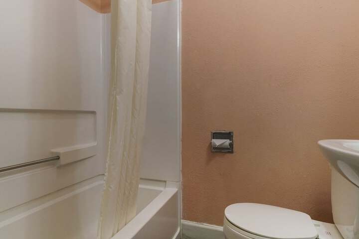 Room 14 of 22