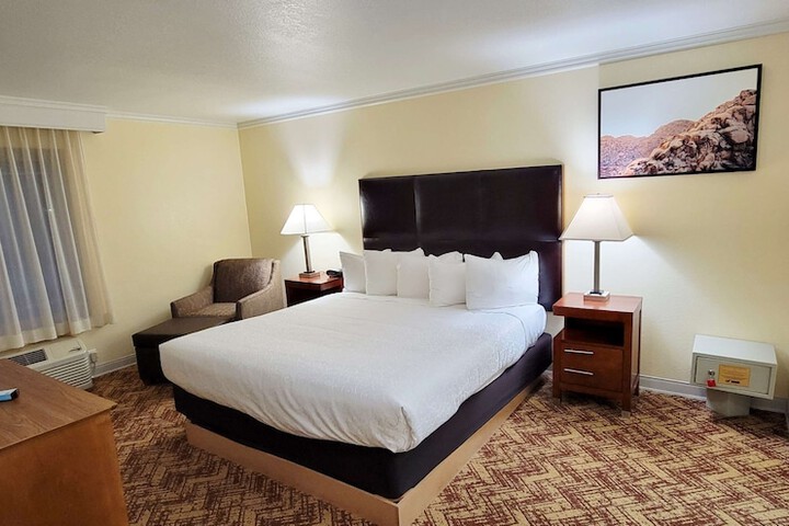 Room 16 of 38