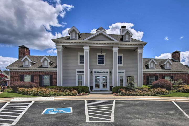 Walk to Lake: Family Gem w / Pool Access in Afton