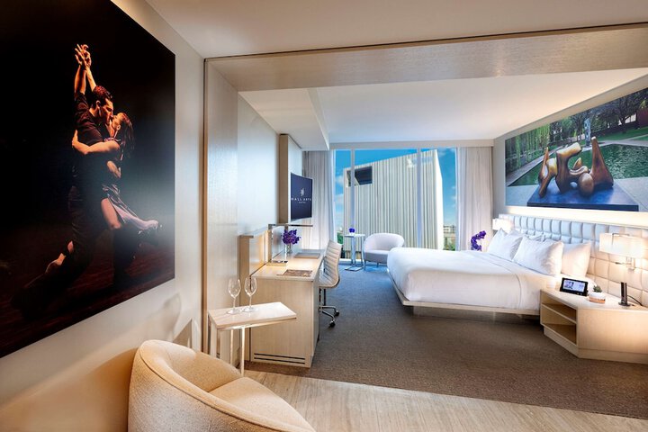 Room 33 of 142