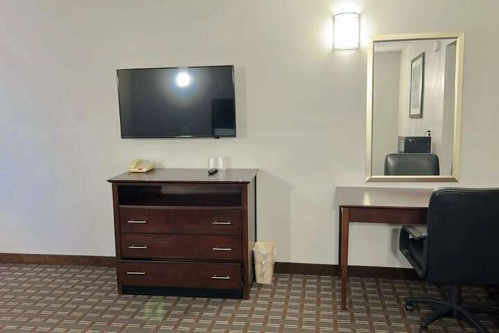 Room 16 of 18