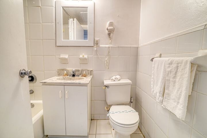 Room 106 of 242