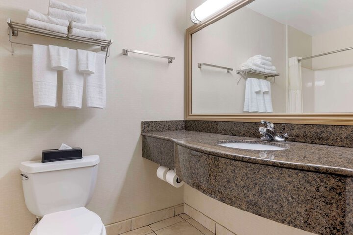 Best Western Plus Lake Elsinore Inn & Suites