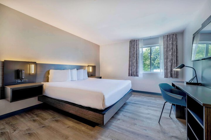Room 11 of 26