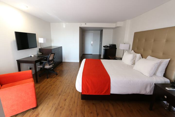 Room 43 of 107