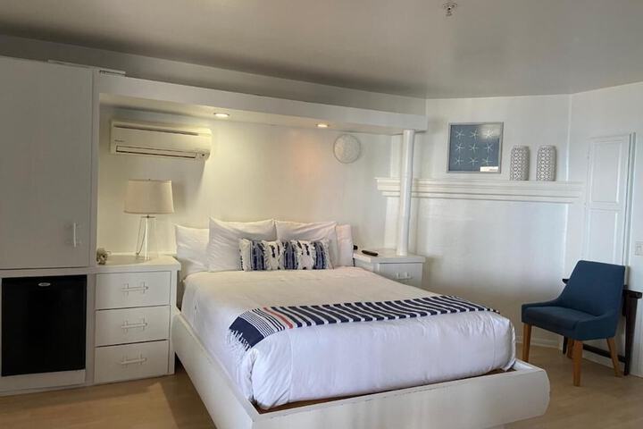 Room 27 of 65