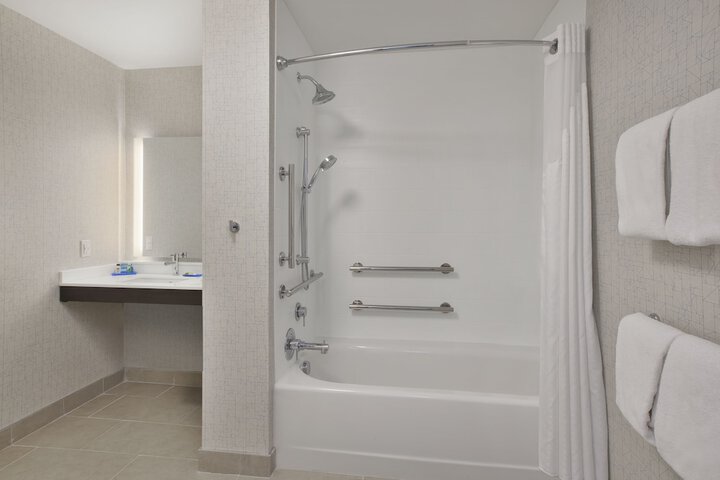 Holiday Inn Express Auburn Hills South by IHG