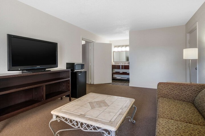 Room 15 of 29