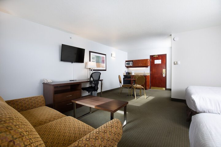 Service Plus Inn & Suites Grande Prairie