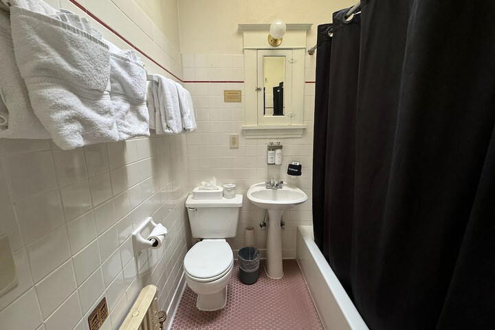 Room 42 of 77