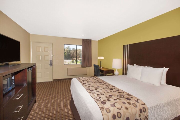 Room 9 of 15