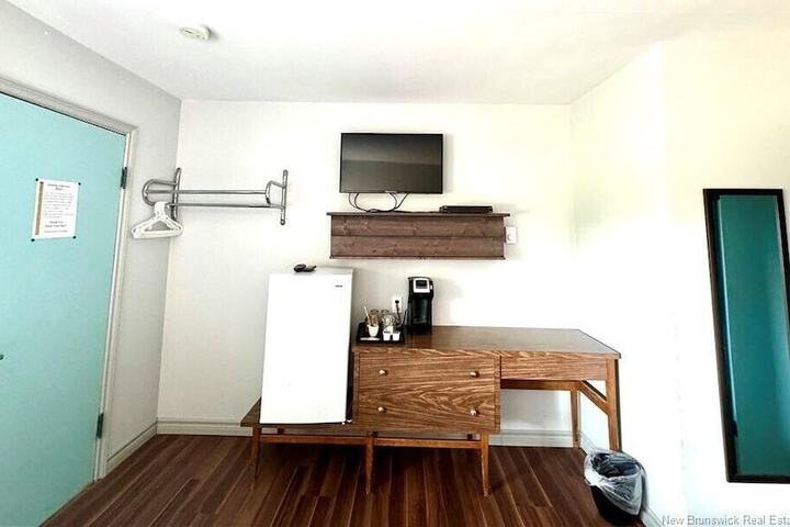 Room 7 of 8