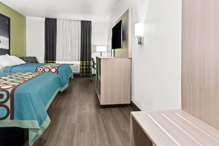 Super 8 by Wyndham Weatherford