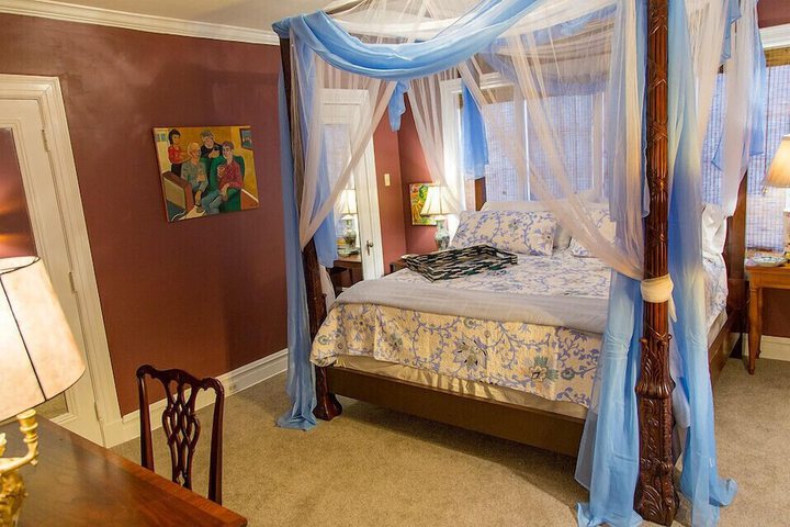 Stay Fairfield - Fairfield Place and Fairfield Manor Bed & Breakfast