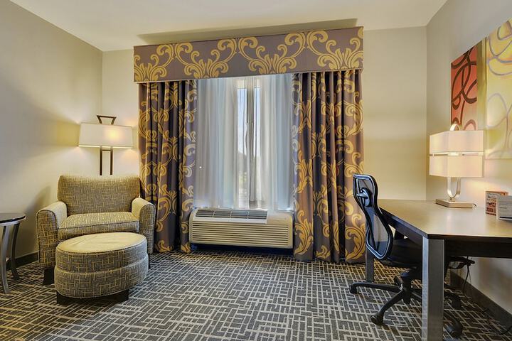 Room 32 of 60