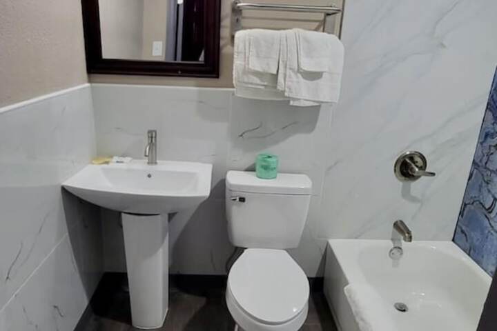 Budget Inn & Suites
