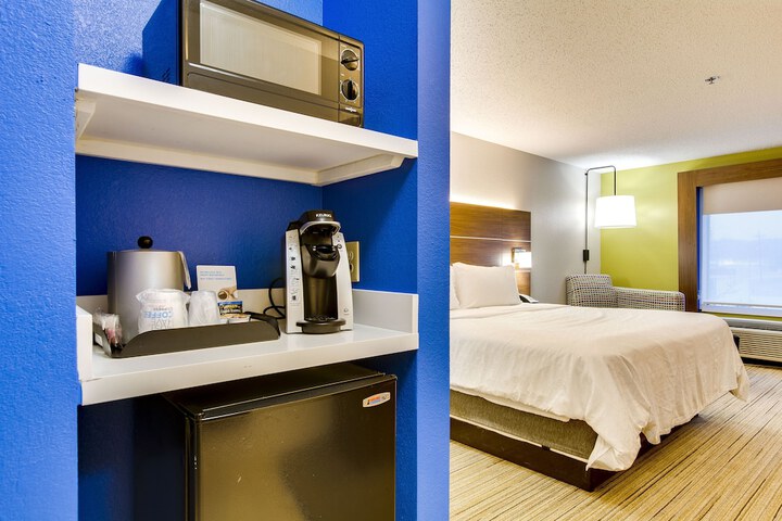 Room 13 of 40