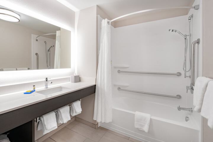 Holiday Inn Express & Suites Trinidad by IHG