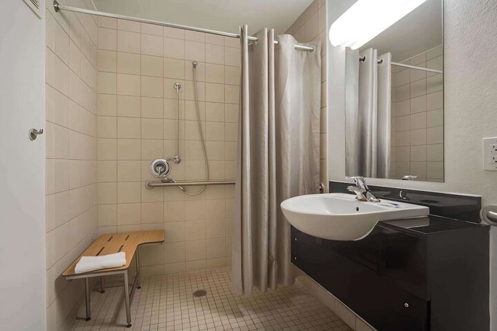 Room 4 of 12
