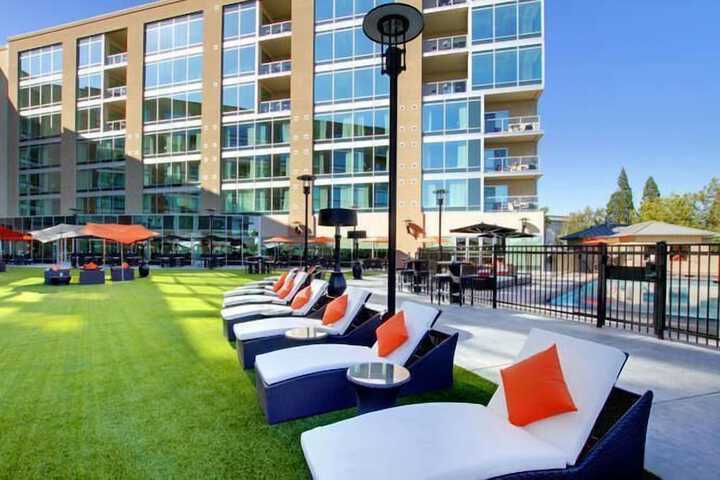 University Plaza Waterfront Hotel