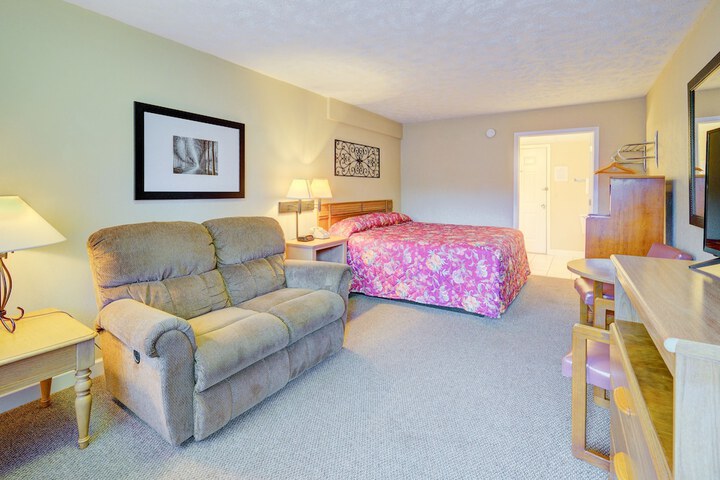 Room 10 of 16