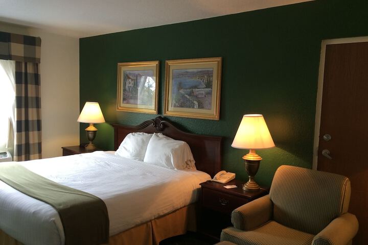 Room 40 of 48