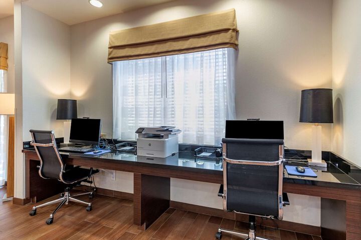 Business Center 36 of 36