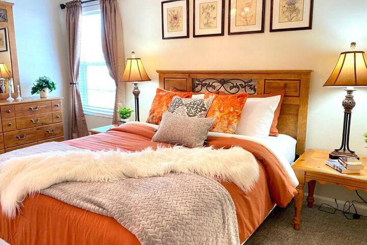 Spacious & comfy home in ultra-convenient location 2025 Traveller Award Winner
