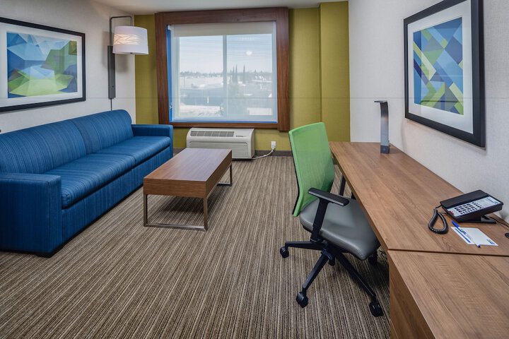 Holiday Inn Express and Suites Modesto by IHG
