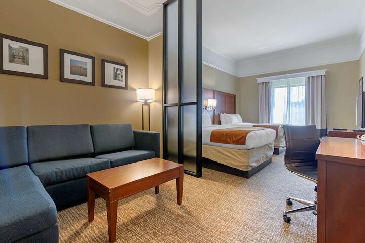 Comfort Suites Savannah North I-95