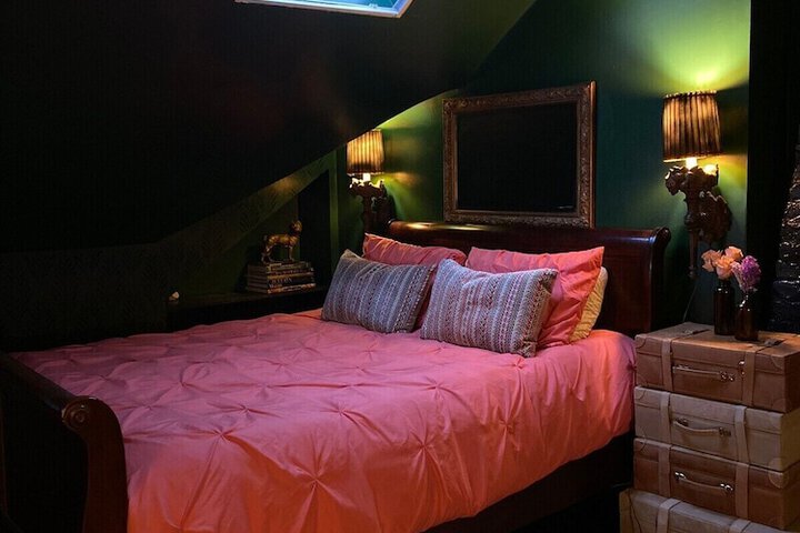 Room 82 of 102