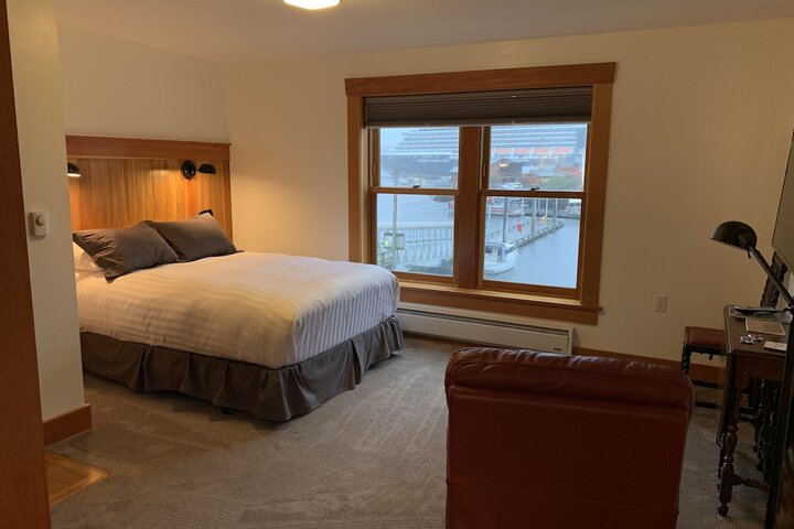 Room 52 of 119