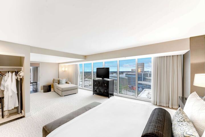 Room 72 of 100