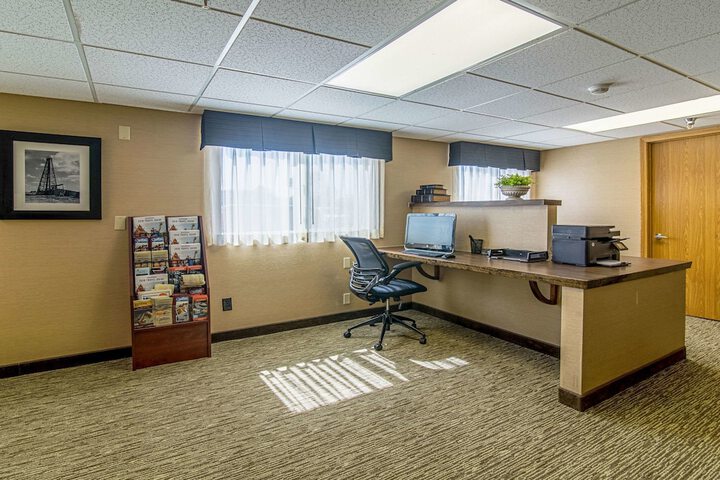 Business Center 34 of 36