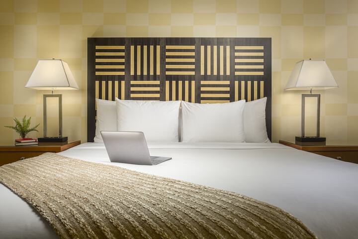 Pinnacle Hotel Harbourfront
