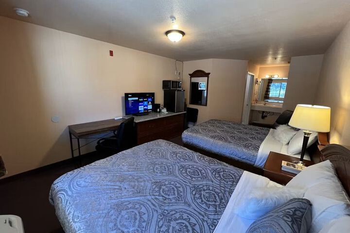 Room 27 of 61