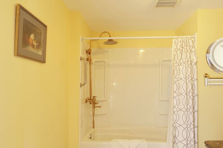 Room 115 of 252