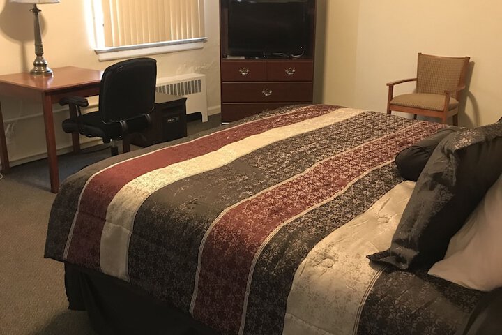 Room 4 of 8