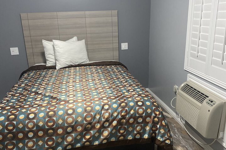 Room 11 of 12