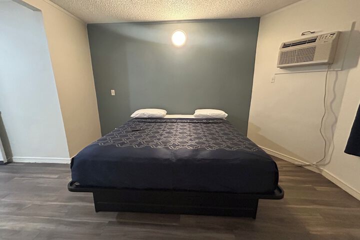 Room 12 of 19
