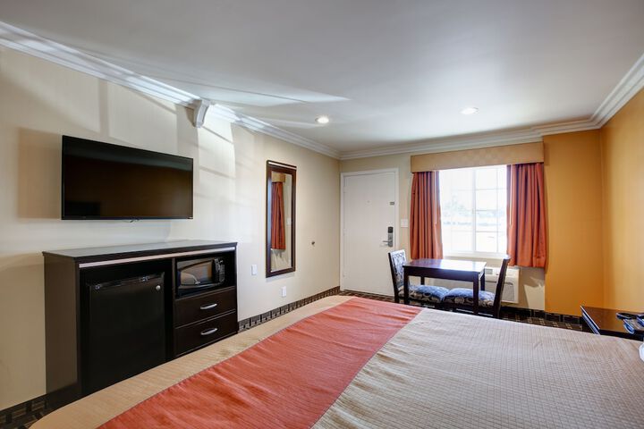Ontario Inn & Suites