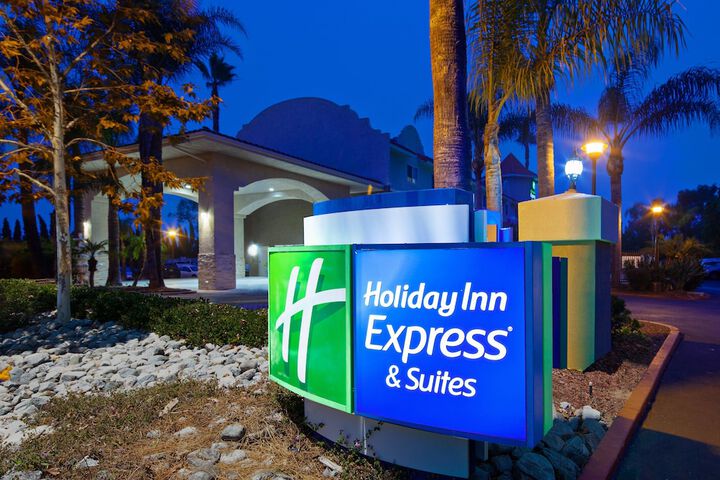 Holiday Inn Express Hotel & Suites San Diego-Escondido by IHG