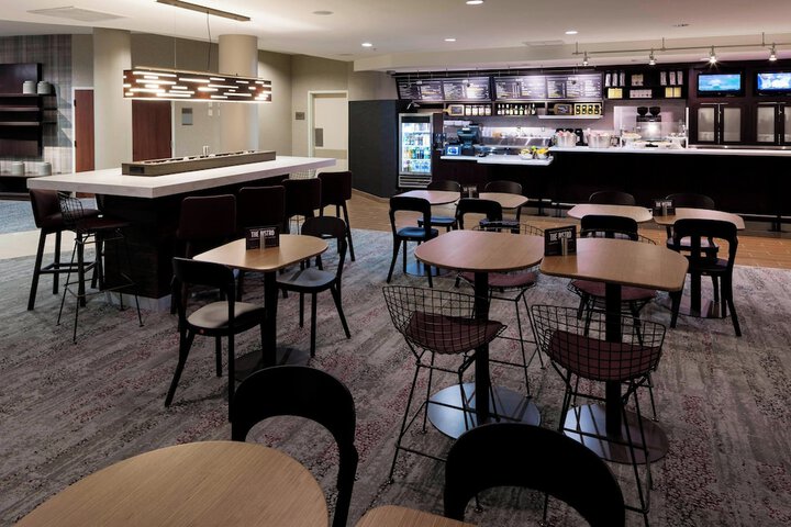 Courtyard by Marriott Miami at Dolphin Mall