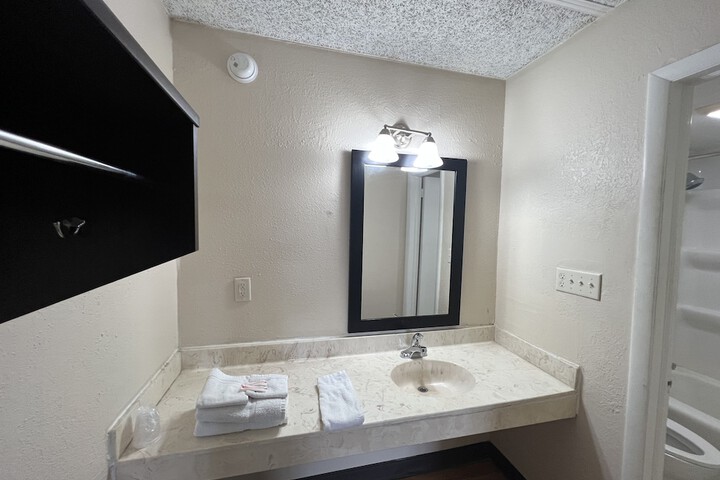 Room 5 of 13