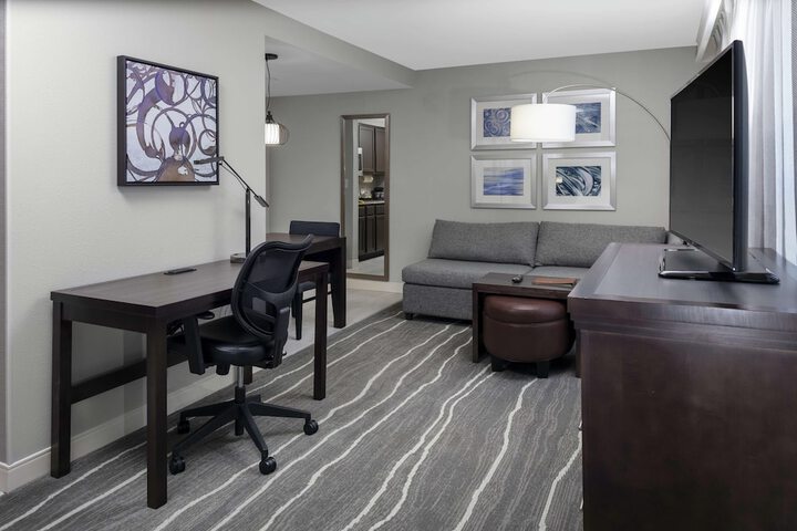 Room 11 of 32