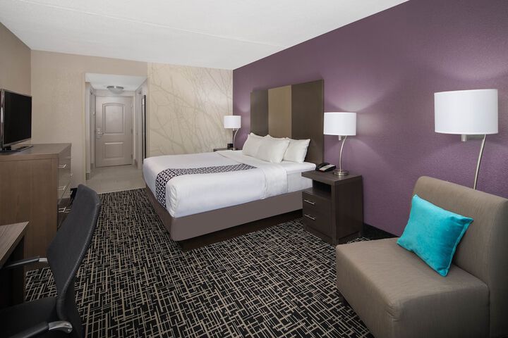 Room 33 of 60