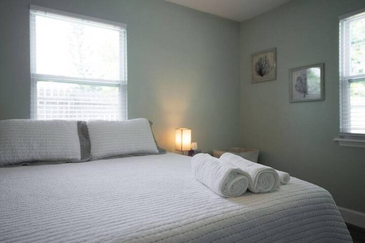 Heated Pool Close to St. Pete Tampa Pet Friendly